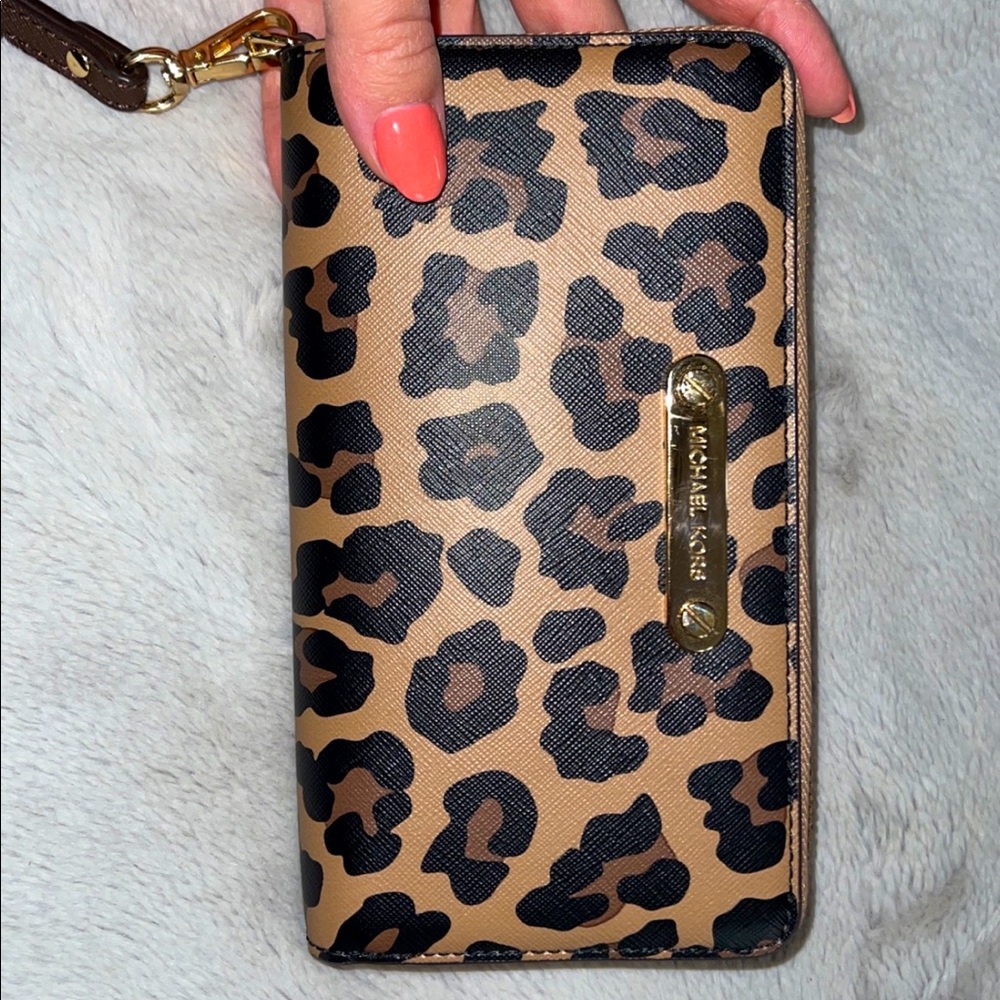 Michael Kors wristlet wallet